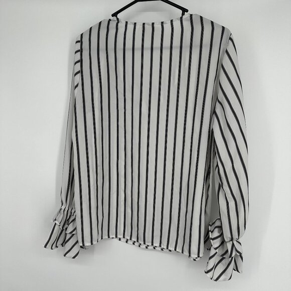 Savanna Jane‎ Women's Stripe Blouse Size Medium Ruffle Sleeve V-neck - Picture 5 of 7